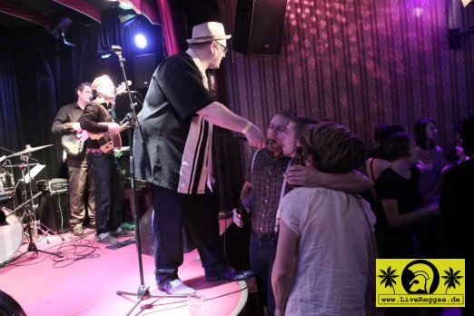 King Hammond (UK) with The Loveboats - Skankin- Round The X-Mas Tree - Noels Ballroom, Leipzig 27. Dezember 2011 (17).JPG